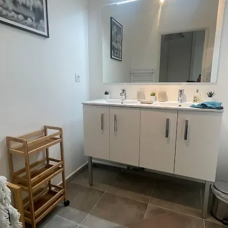 Serenite Raphaeloise Apartment